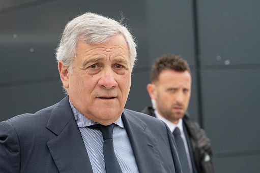 Europarlamento ha chiesto di togliere limiti a Kiev all’uso delle armi, Tajani ribadisce il no dell’Italia