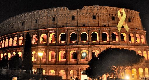 Un nastro d’oro al Colosseo per l’attenzione sui tumori infantili