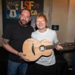 La chitarra di Ed Sheeran all’asta per l’ospedale di Massa Carrara