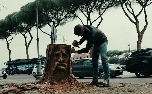 Dal videogioco all’arte: una scultura a Roma per l’albero Deku