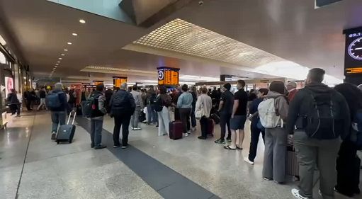 Guasto alle stazioni ferroviarie di Roma: circolazione dei treni nel caos, ritardi e cancellazioni da Nord a Sud