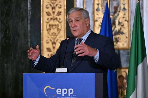 Cittadinanza, FI presenta Ius Italiae. Tajani: regole non permissiviste