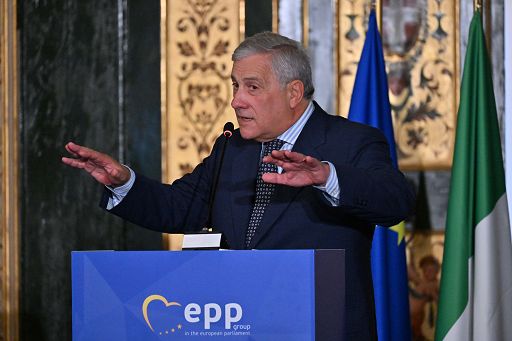 Cittadinanza,a Pontida cori contro Tajani.Salvini si scusa:sono 4 scemi