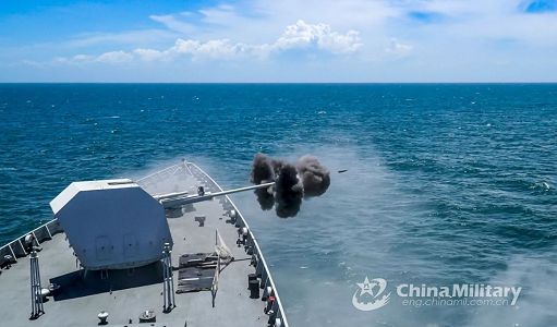 Cina effettua esercitazioni a fuoco vivo vicino Taiwan