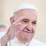 Il Papa: la guerra non perdona. In Palestina attacchi inumani