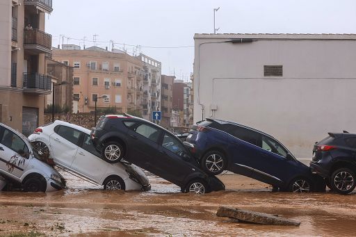 Calcio, alluvioni a Valencia, si ferma lo sport in Spagna