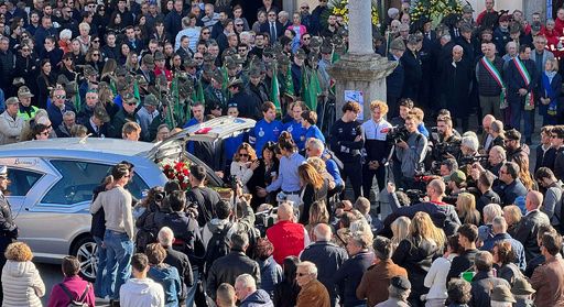 Folla e commozione ai funerali di Matilde Lorenzi