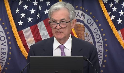 Fed taglia tassi di altri 0,25 punti, Powell netto: “Non lascio”