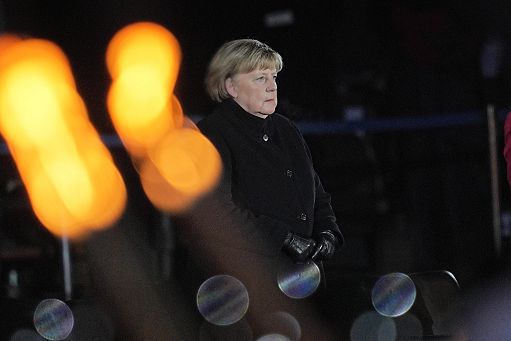 Ucraina, Merkel: servono sia deterrenza che negoziati con la Russia di Putin. E non può decidere solo Kiev