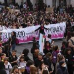 Giornata contro la violenza sulle donne, a Roma il corteo di Non una di meno: “Disarmiamo il patriarcato”