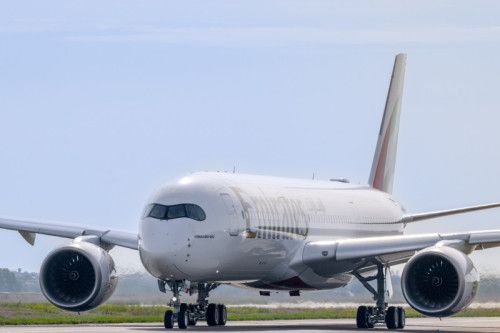 Emirates: consegnato il primo A350, il cui decollo è previsto oggi