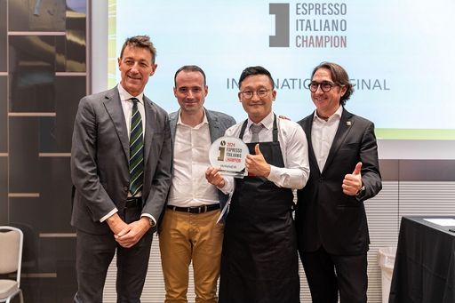 Il coreano Lee Hyung Wook miglior barista mondo Espresso italiano