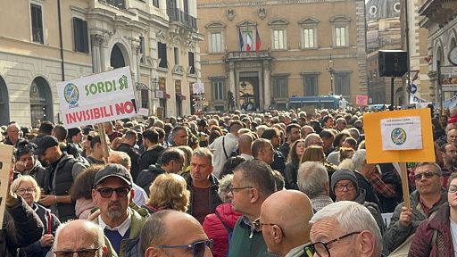 Migliaia in piazza a Roma per i diritti delle persone sorde