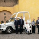 Papa, Francesco riceve da Mercedes la prima Papamobile elettrica