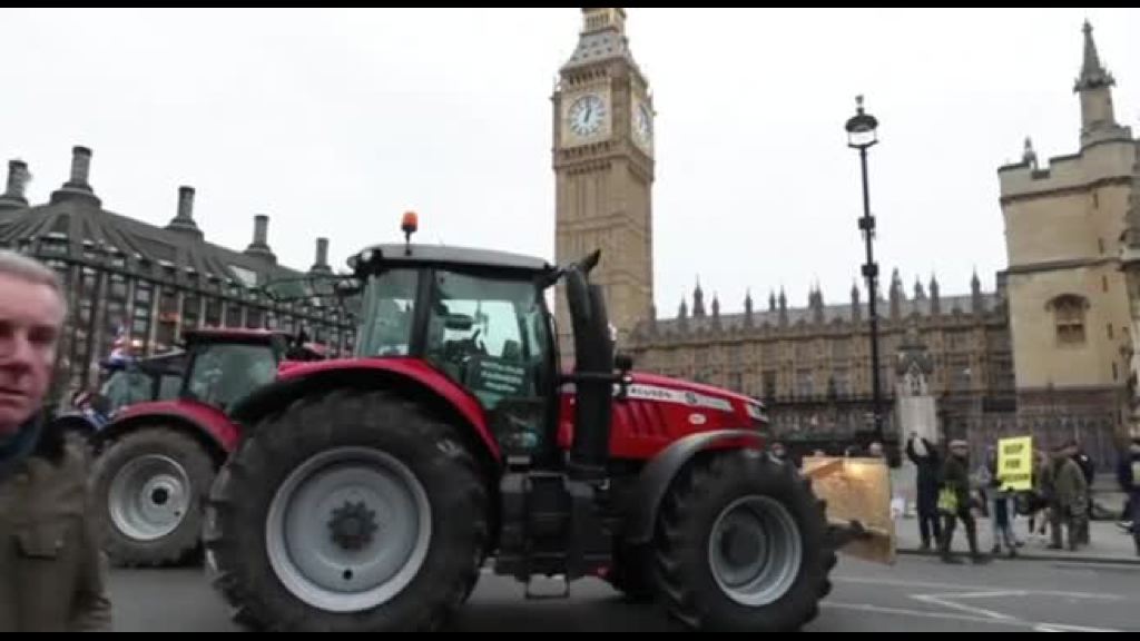 I trattori bloccano Londra: “È la morte dell’agricoltura britannica”